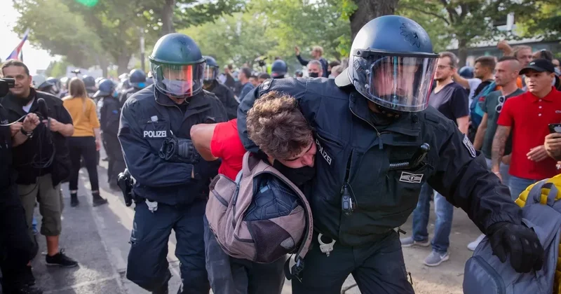 Первомай в Берлине: более 60 тысяч участников и десятки задержанных