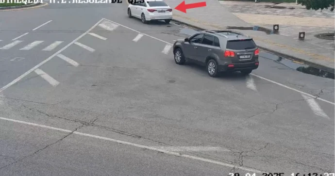 Yolu kəsən avtomobilə görə günahsız sürücülər cərimələnir VİDEO