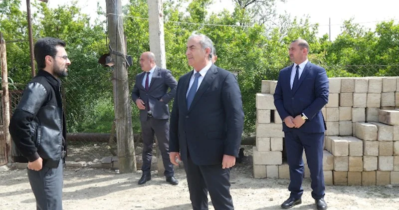Hacıqabul RİH nin başçısı Vətən müharibəsi iştirakçısını evində ziyarət etdi FOTOLAR