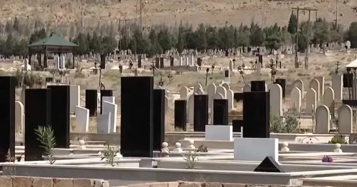 Qəbiri qucaqladığını çəkdirmək, necə ağladığını göstərmək… Şouya çevrilən vərdiş