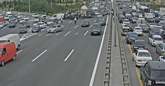Bakıda nasaz maşın yolda qaldı, qəza oldu Anbaan video
