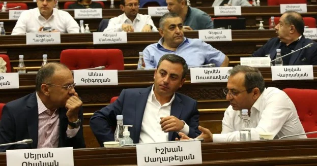 Hayastan fraksiyası Paşinyanın impinçmentini istəyir