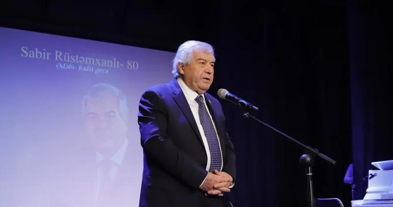 Şuşa Dövlət Teatrında Sabir Rüstəmxanlı poetik rüzgarı FOTOLAR