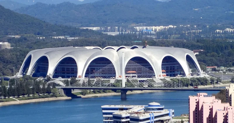 Dünyanın ən böyük stadionudur, amma futbol qadağandır Fotolar