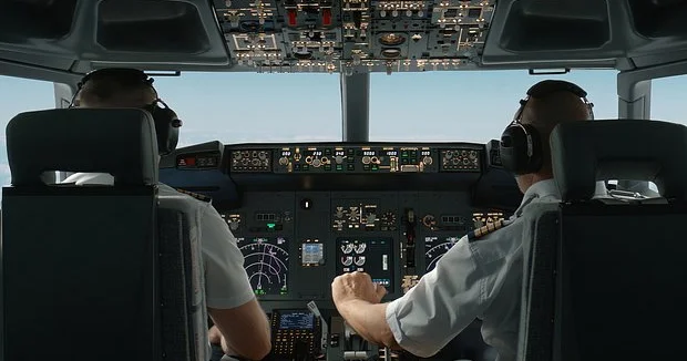 Pilotlar Moskva səmasında mavi top görüblər...