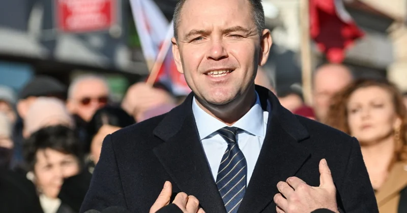 Exit poll: Navrotski Polşada prezident seçkilərində qalib gəlib