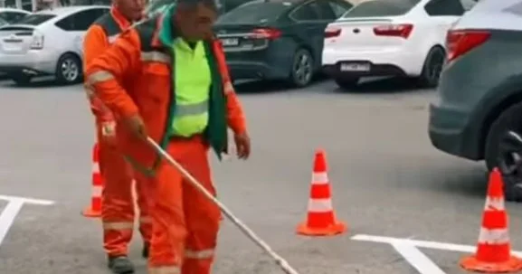 Ekspert: Yol nişanlarının əllə, istərsə də müasir texnoloji avadanlıqlarla çəkilməsinin fərqi yoxdur, əsas odur ki, düzgün çəkilsin