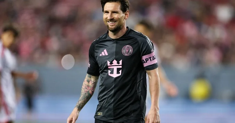 Lionel Messi minifutbol üzrə Azərbaycan millisini təbrik etdi VİDEO