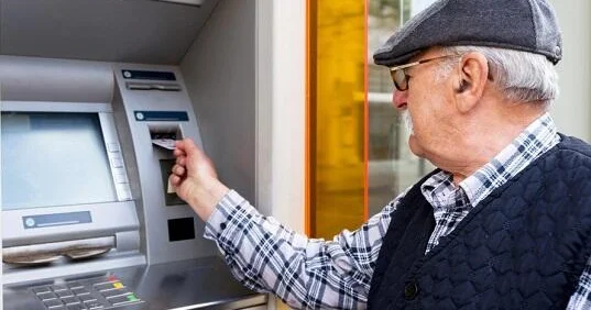 Pensiyaçıları kredit götürməyə vadar edən onlardır Ekspert