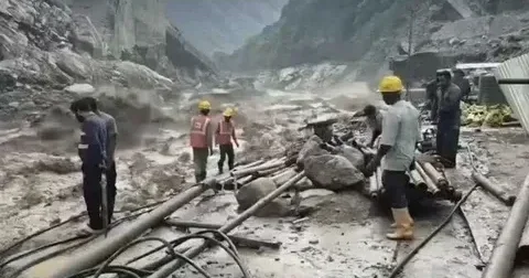 Hindistanda torpaq sürüşməsi nəticəsində 3 hərbçi həlak olub, 6 nəfər itkin düşüb