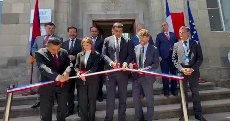 Fransa Ermənistanda fəxri konsulluq açdı Səfirin davranışı gündəmə düşdü