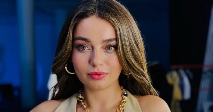 Ayça Ayşinin yeni işi