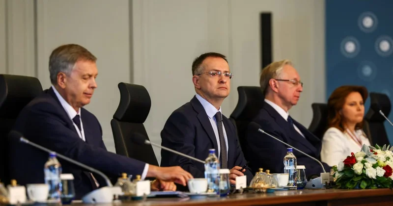 Putinin köməkçisinin fotosu dünyanı gəzir: Döyüşdən sonrakı “döyüş”