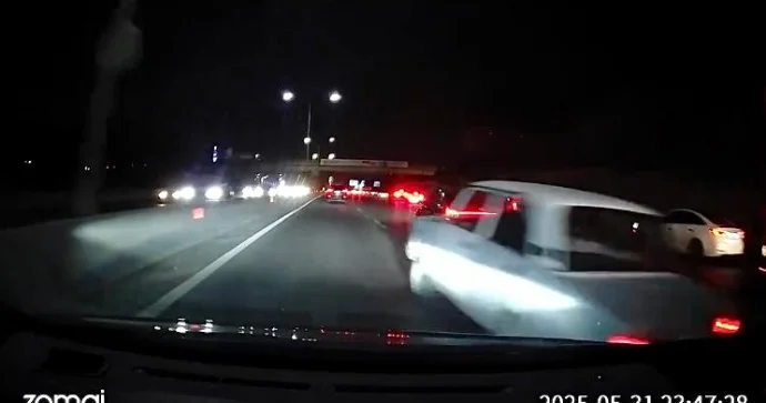 Qabağı göydə “07” ilə “hoqqa” verən sürücü yol boyu təhlükə saçdı VİDEO