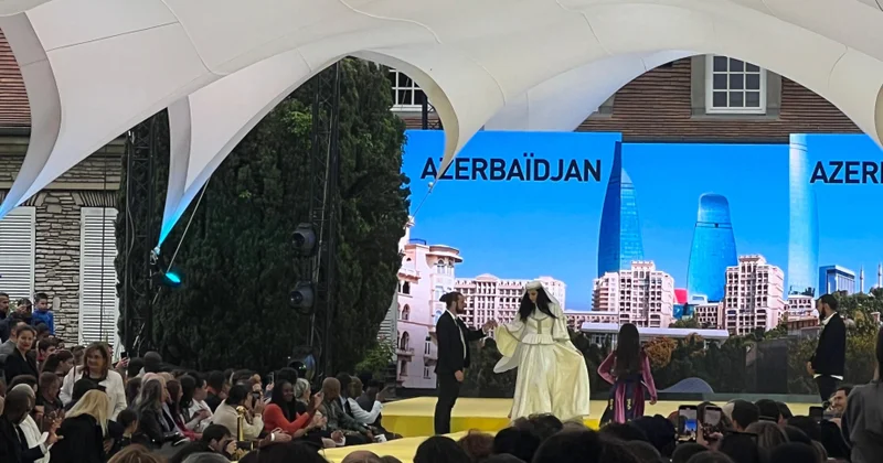 Azərbaycan milli geyimi Parisdə nümayiş olunub