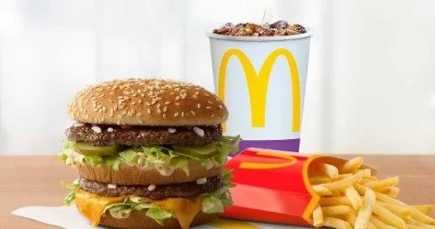 “McDonalds Azərbaycan da iylənmiş ət? İçkidən tük çıxdı FOTO