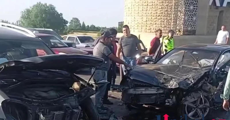 Mercedes və Audi toqquşdu Xəsarət alanlar var (FOTO)