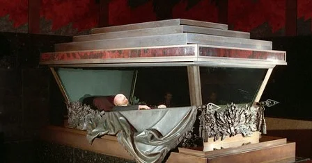 HAZIRLIQ BAŞLADI: Lenin gedir, yerinə Putini qoyacaqlar