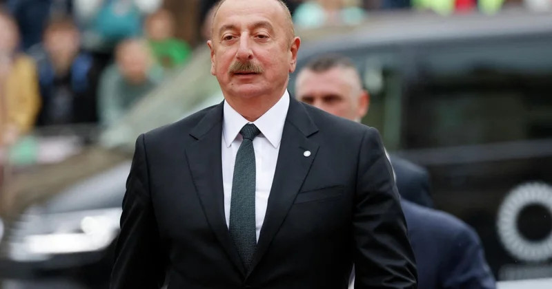 Bu nüfuzlu forum kimi tanınır Prezident