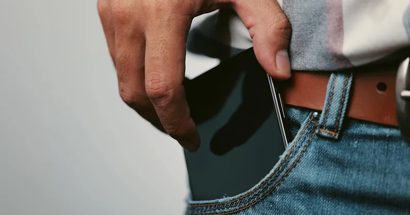 Mobil telefonlar kişilərdə sonsuzluğa səbəb olur