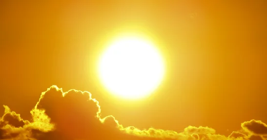 Günəş əslində sarı deyil: Həqiqi rəngi görmək üçün atmosferdən çıxmaq lazımdır