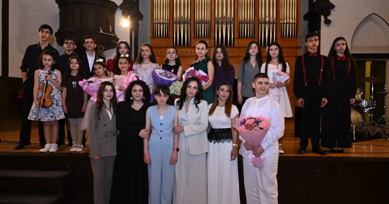 Beynəlxalq festivalda uşaqların caz və estrada bayramı