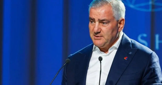 Ermənistan Karapetyanın pasportunu geri qaytardı