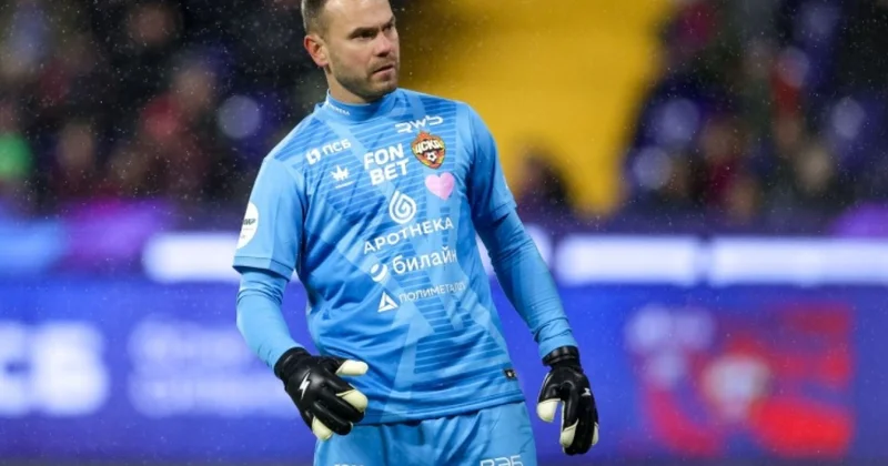 İqor Akinfeyev yeni müqaviləyə imza atdı