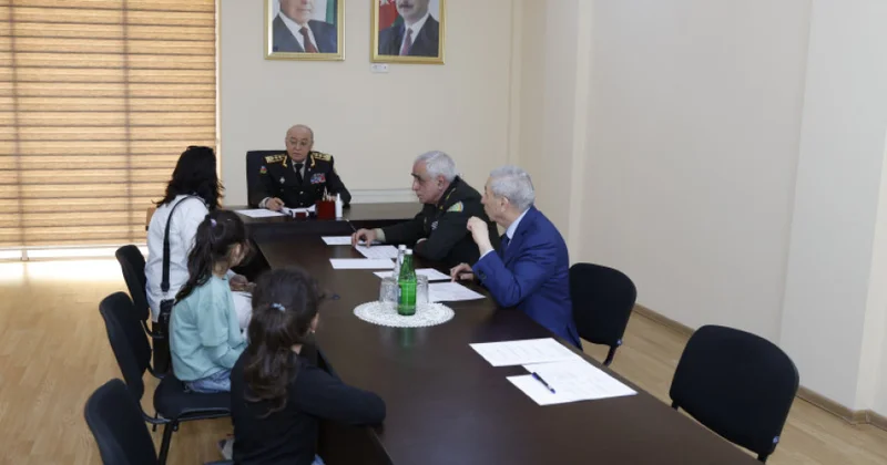Fövqəladə hallar naziri Xırdalanda vətəndaşların müraciətlərini dinləyib