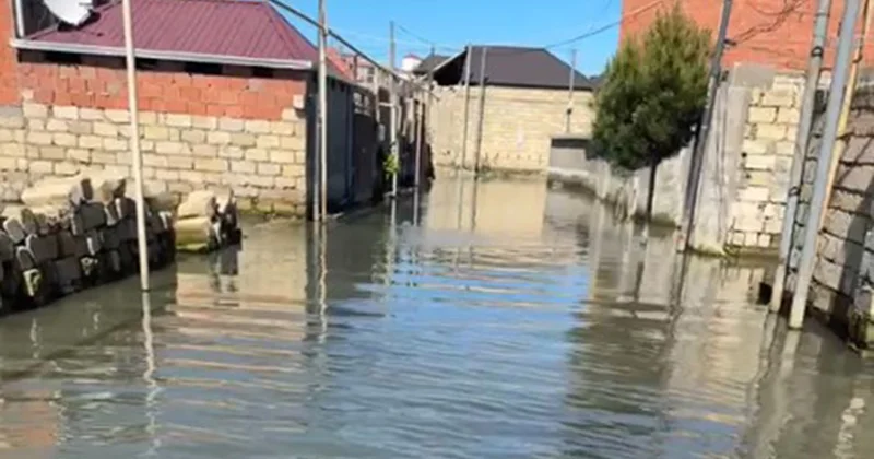“15 gündür suyun içindəyik, evimizi tərk etməli olmuşuq” Video