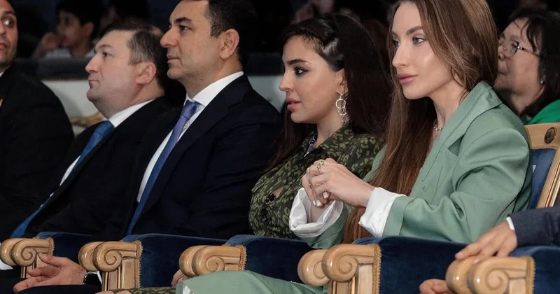 Prezidentin qızı və gəlini tamaşa nümayişində Fotolar