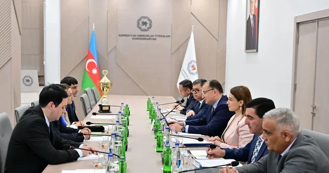 Azərbaycan Həmkarlar İttifaqları Konfederasiyasında Avropa çempionu Mədinə Sadıqova ilə görüş keçirilib