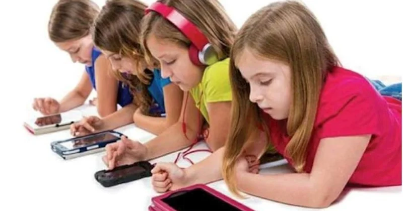 Polşada hökumət məktəblərdə telefon istifadəsini məhdudlaşdıran qanun layihəsini təsdiqləyib