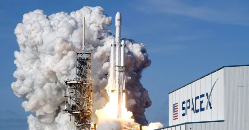 “SpaceX” IPO da banklardan aşağı komissiya dərəcələri tələb edir