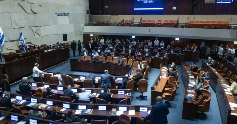 Deputatlar İsrail Parlamentinin buraxılmasını tələb edirlər