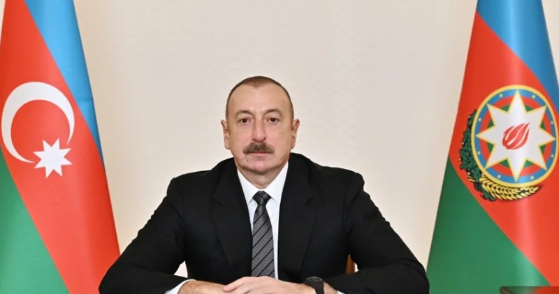 Prezident İlham Əliyev Şavkat Mirziyoyevi qarşıladı
