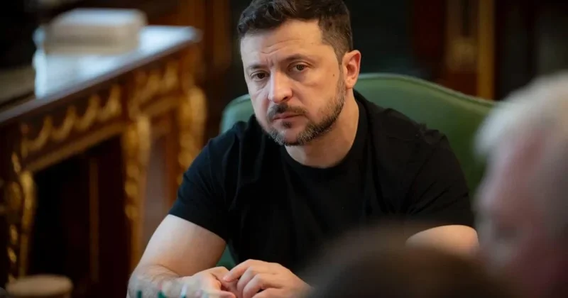 Зеленский отреагировал на остановку американской помощи