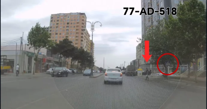 Keçid olmayan yerdə yol verir, keçiddə isə sürüb gedir VİDEO