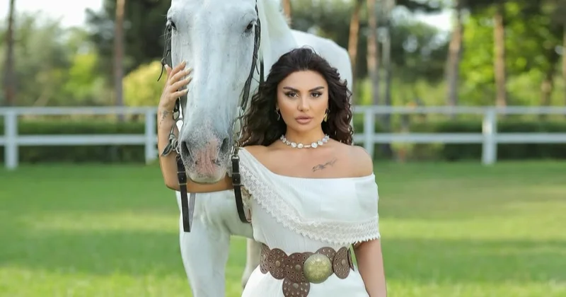 Şəbnəm Tovuzlu at ilə kamera qarşısına keçdi