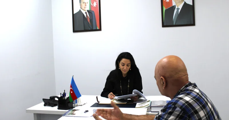 Ombudsman Səbinə Əliyeva vətəndaşların müraciətlərini dinləyib