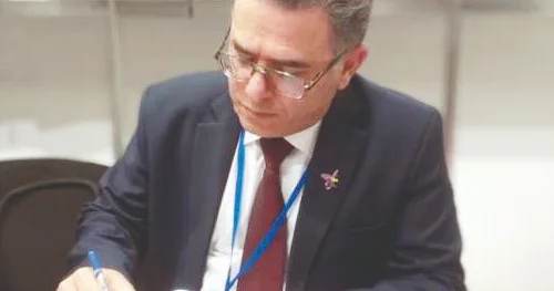 Həyat gerçəkləri realizm güzgüsündə