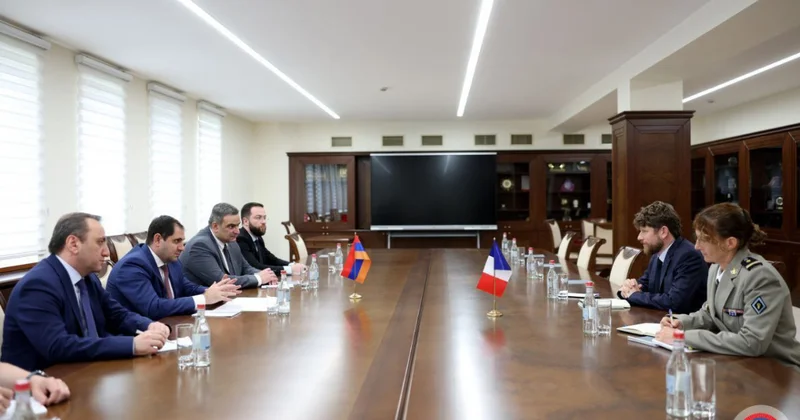 Ermənistanın müdafiə naziri Fransa səfiri ilə görüşüb