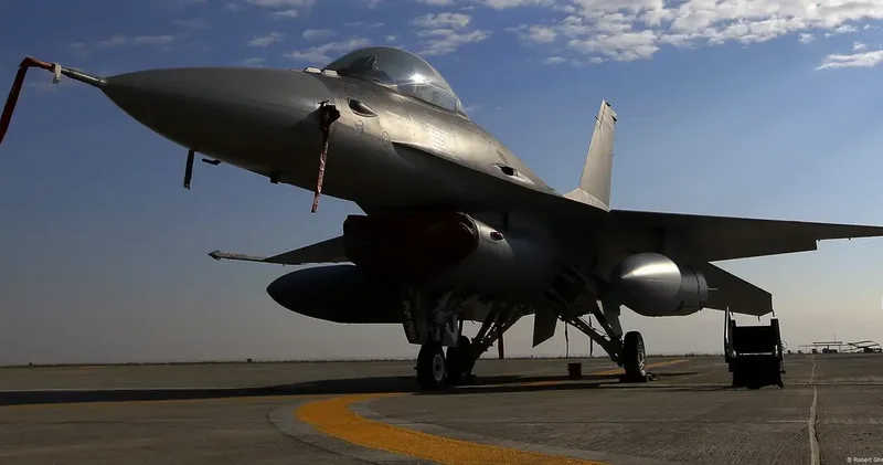 Истребители F 16 Румынии подняты по тревоге из за ударов российских дронов