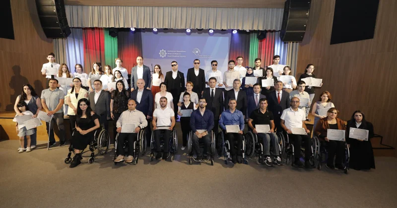 DOST İnklüziv İnkişaf və Yaradıcılıq Mərkəzində benefisiarlara sertifikatlar təqdim olunub