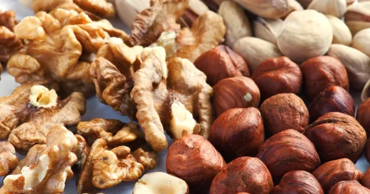 Qoz fındıq yaşlılar üçün faydalıdır