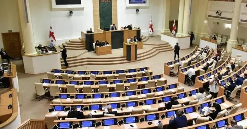 12 deputatın səlahiyyətlərinə XİTAM VERİLDİ
