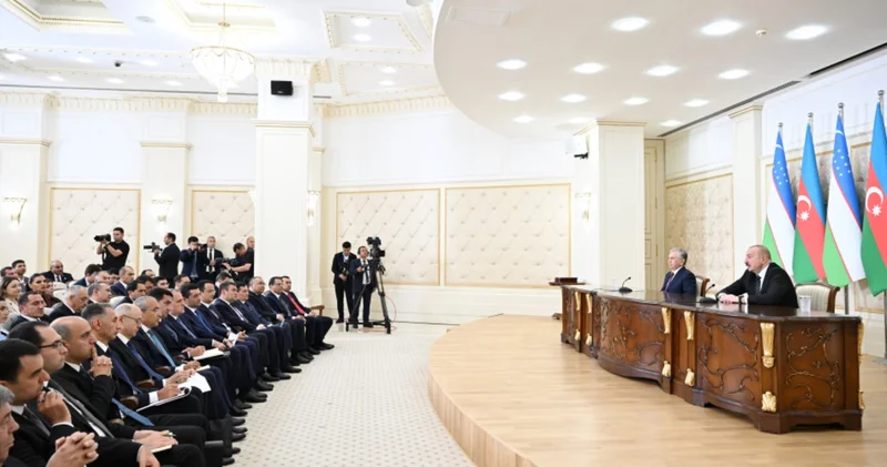 Мирзиеев поздравил Алиева с победой азербайджанских мастеров мини футбола на чемпионате мира