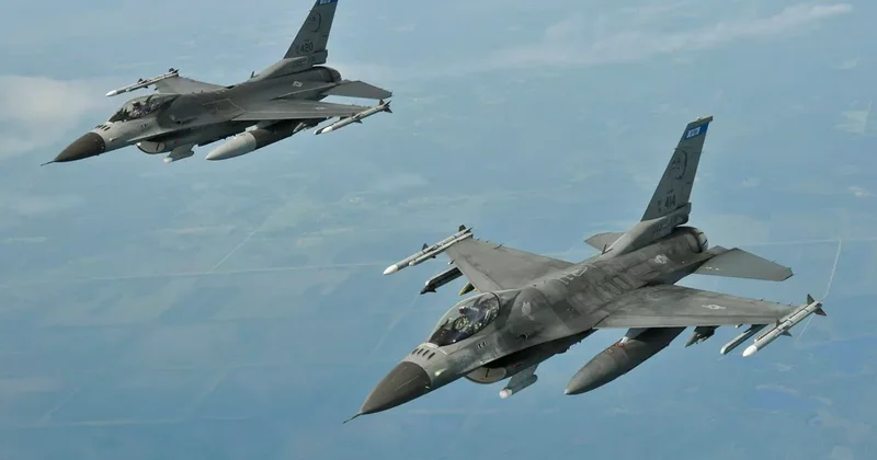 Румыния подняла в воздух два истребиля F 16