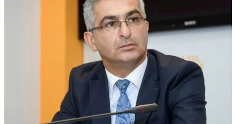 Bəzi məktəblərdə minlərlə şagird təhsil alır, bəzilərində isə yer yoxdur AÇIQLAMA