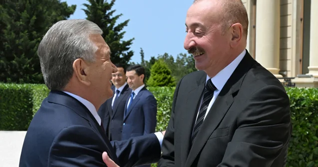 Əliyev Mirziyoyevi qarşıladı Fotolar